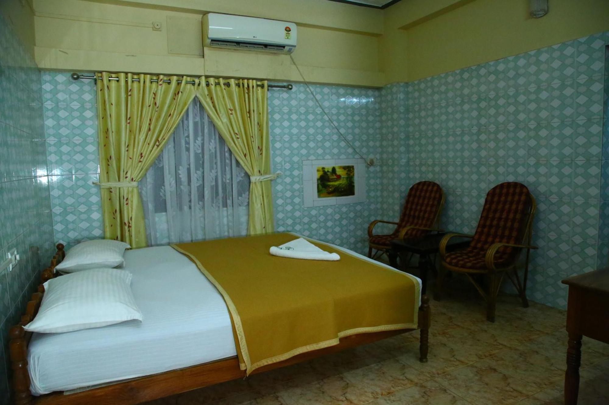 Lake Palace Family Resort Kumarakom Exterior photo