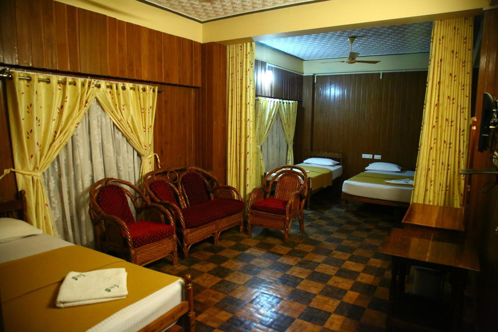Lake Palace Family Resort Kumarakom Exterior photo