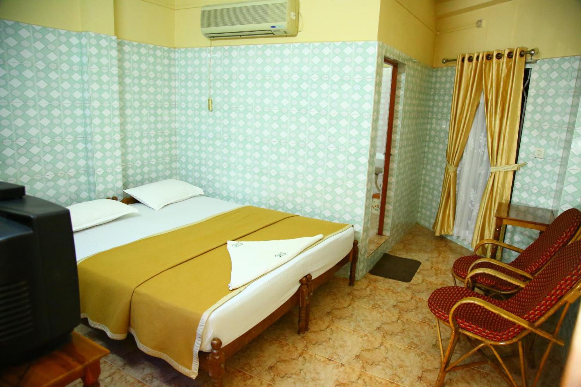 Lake Palace Family Resort Kumarakom Exterior photo