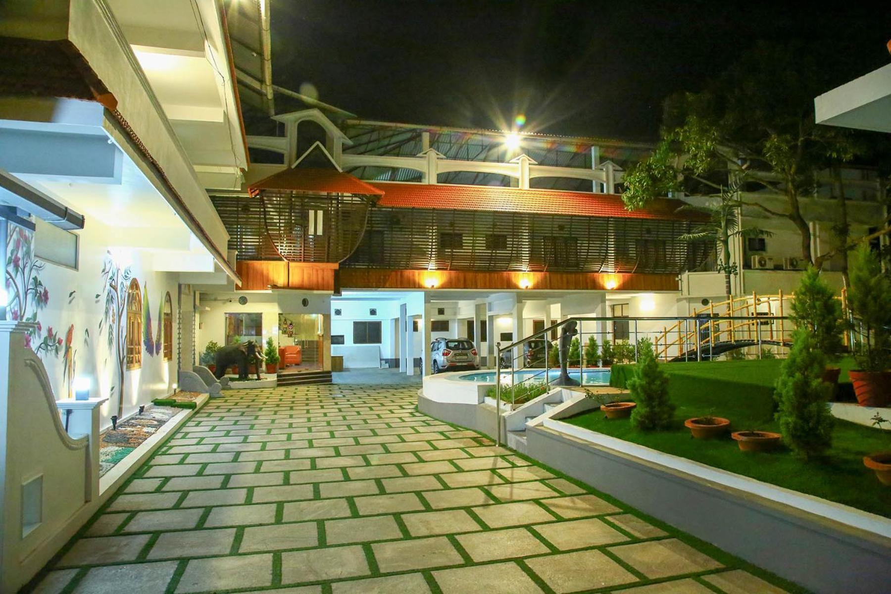 Lake Palace Family Resort Kumarakom Exterior photo