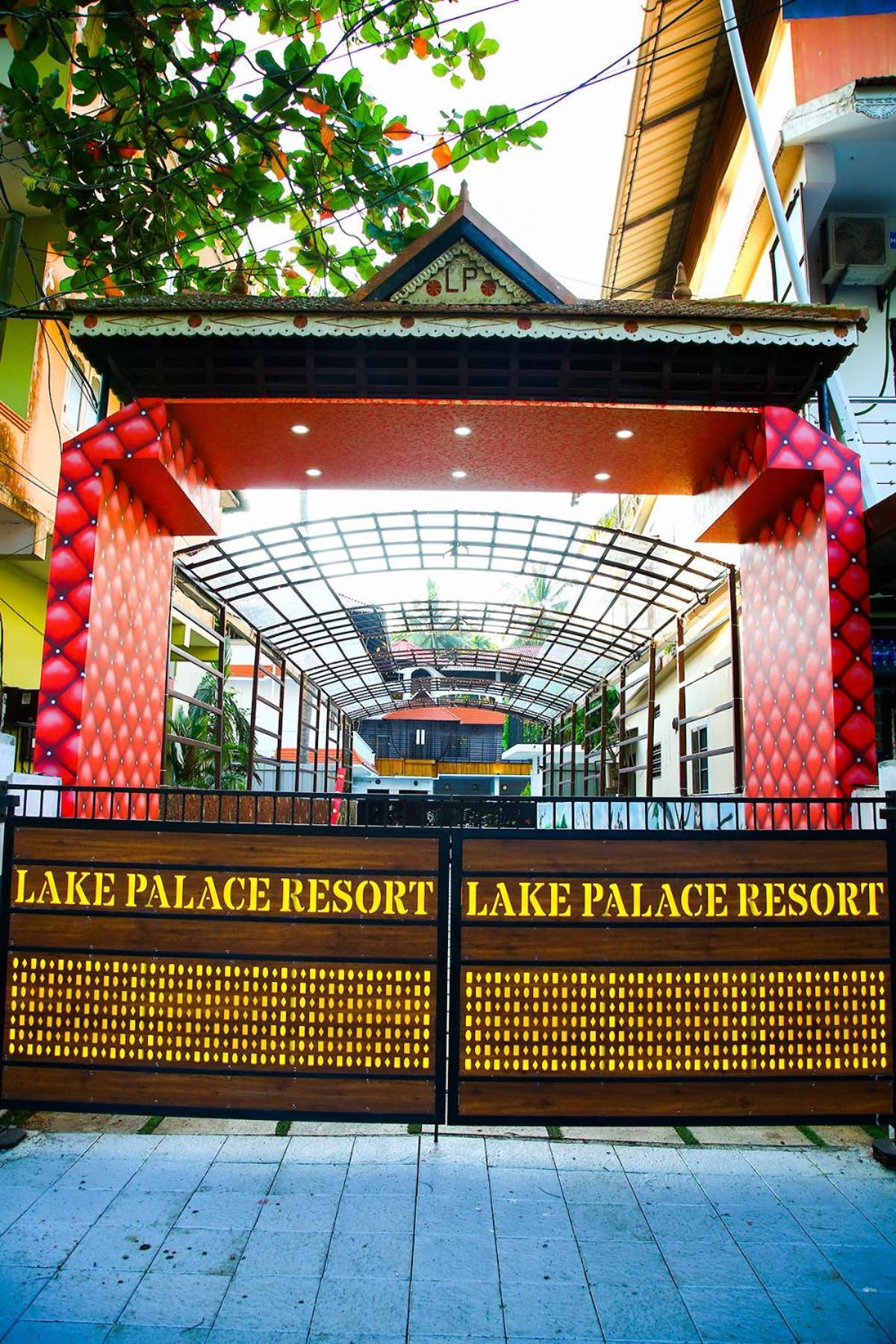 Lake Palace Family Resort Kumarakom Exterior photo